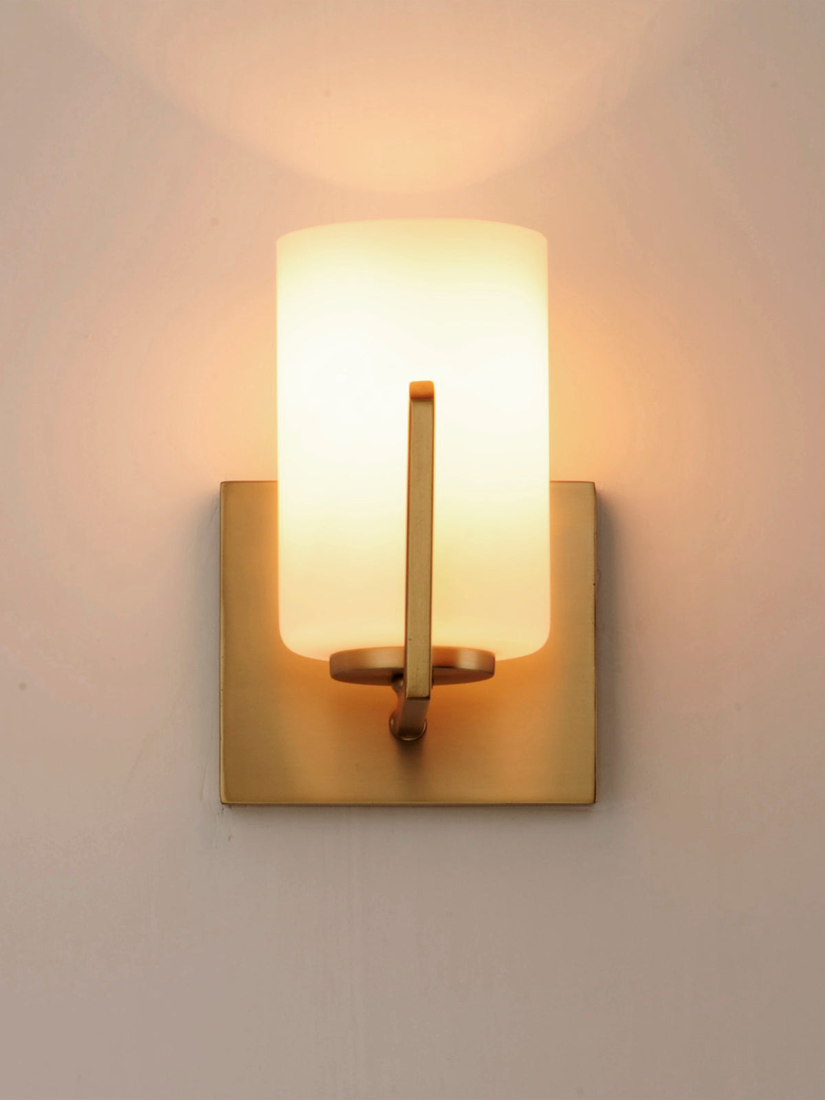 Dart 1-Light Wall Sconce
