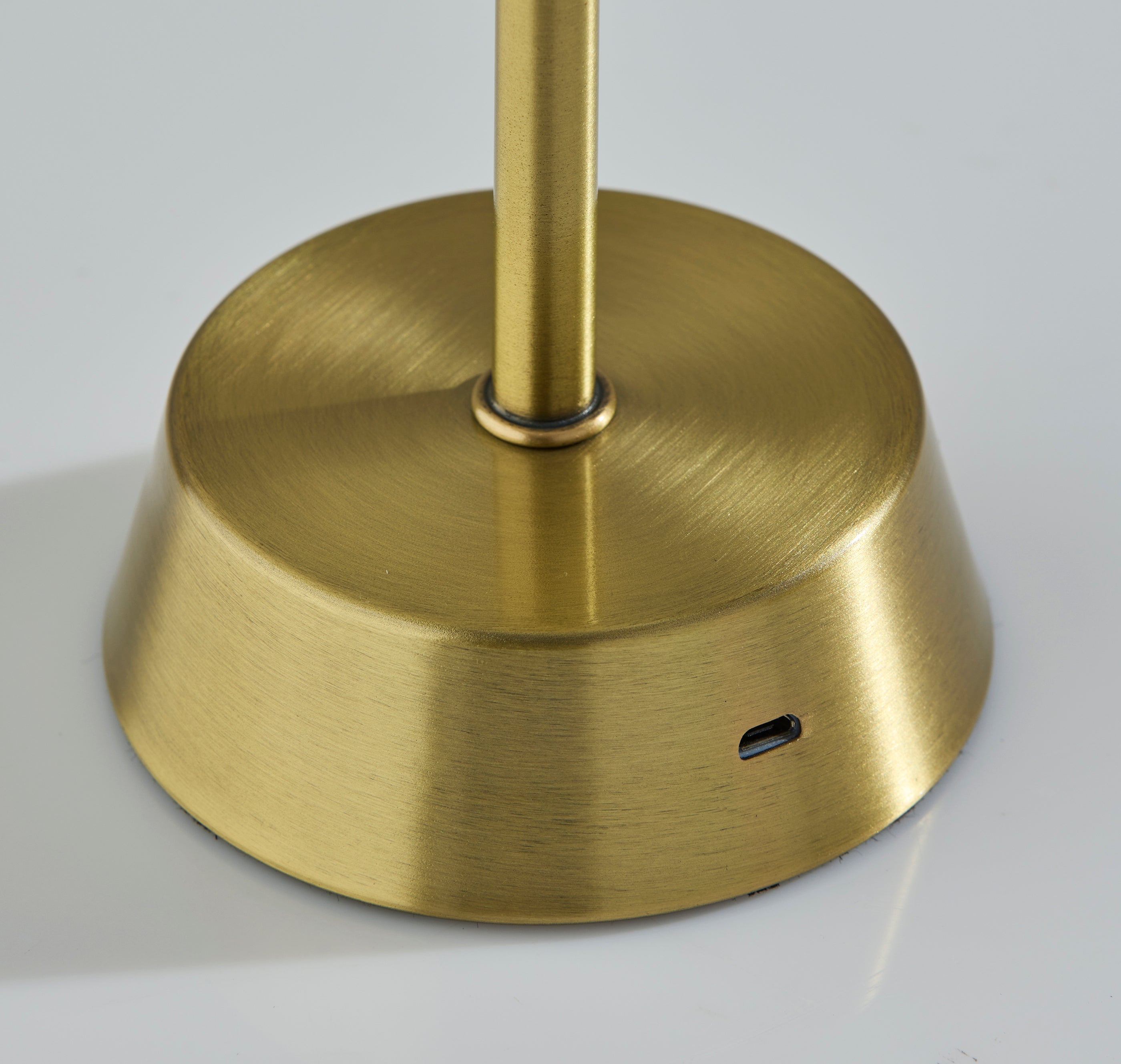 Bobby Cordless LED Table Lamp