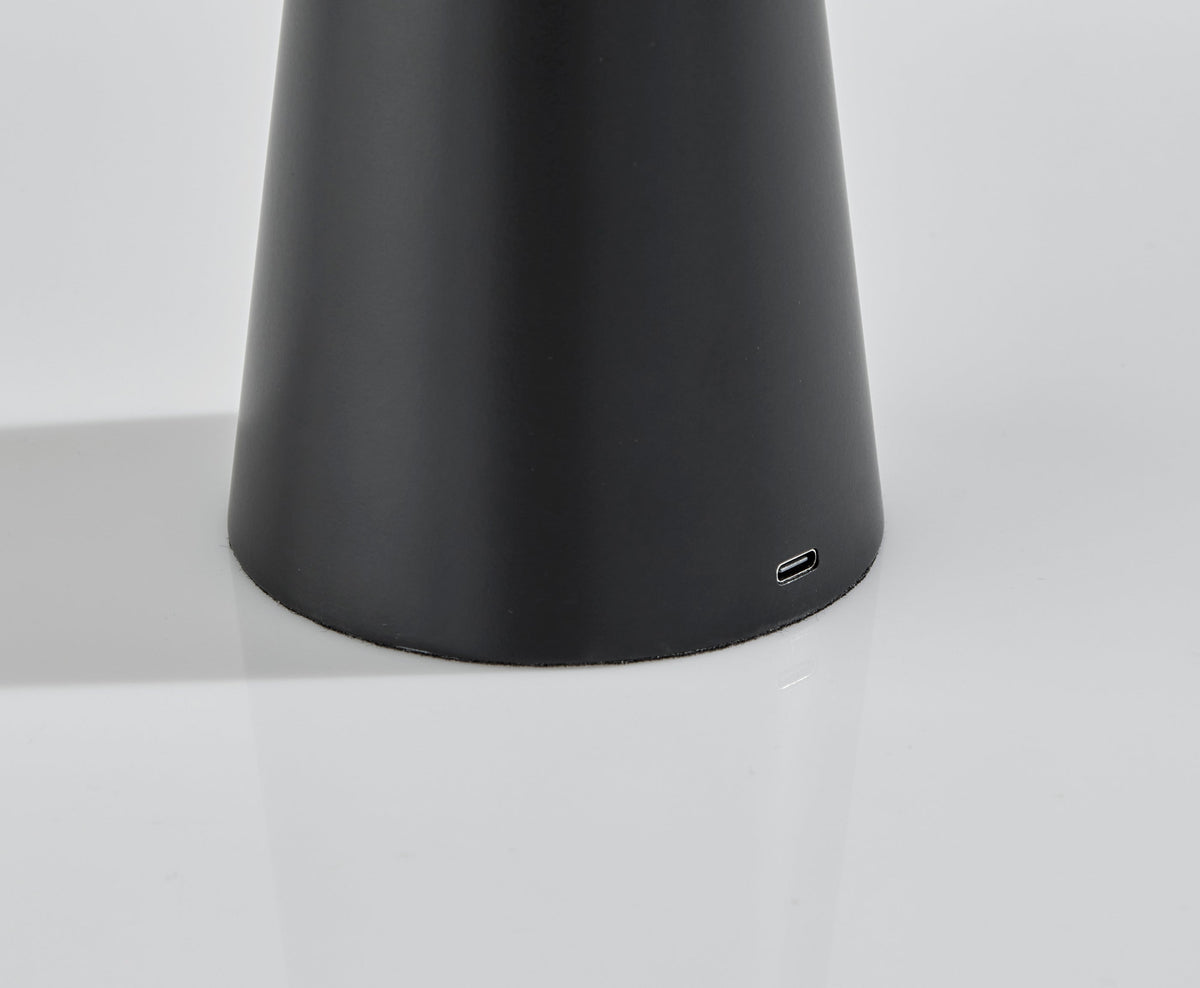 Jacky Cordless LED Table Lamp