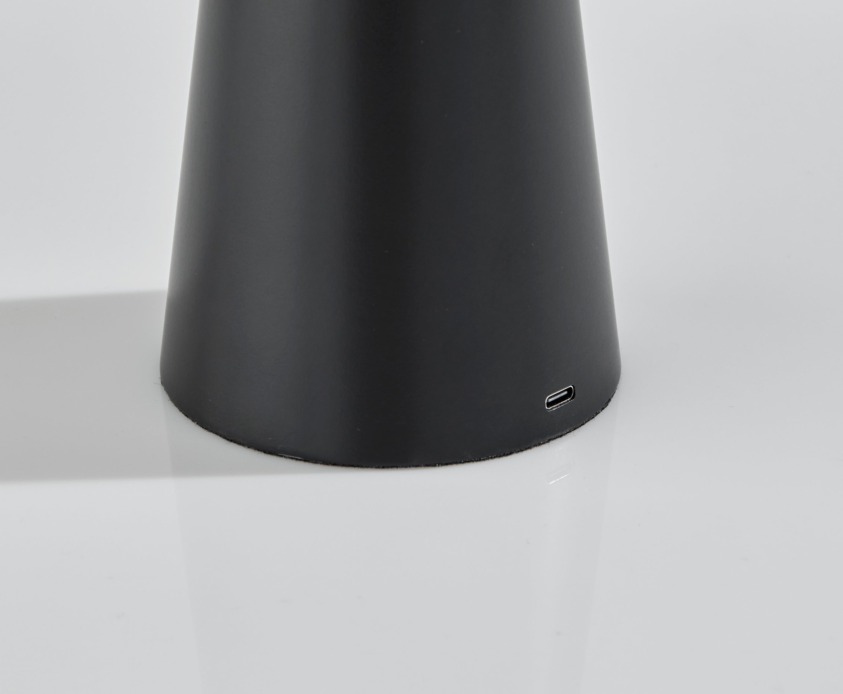Jacky Cordless LED Table Lamp