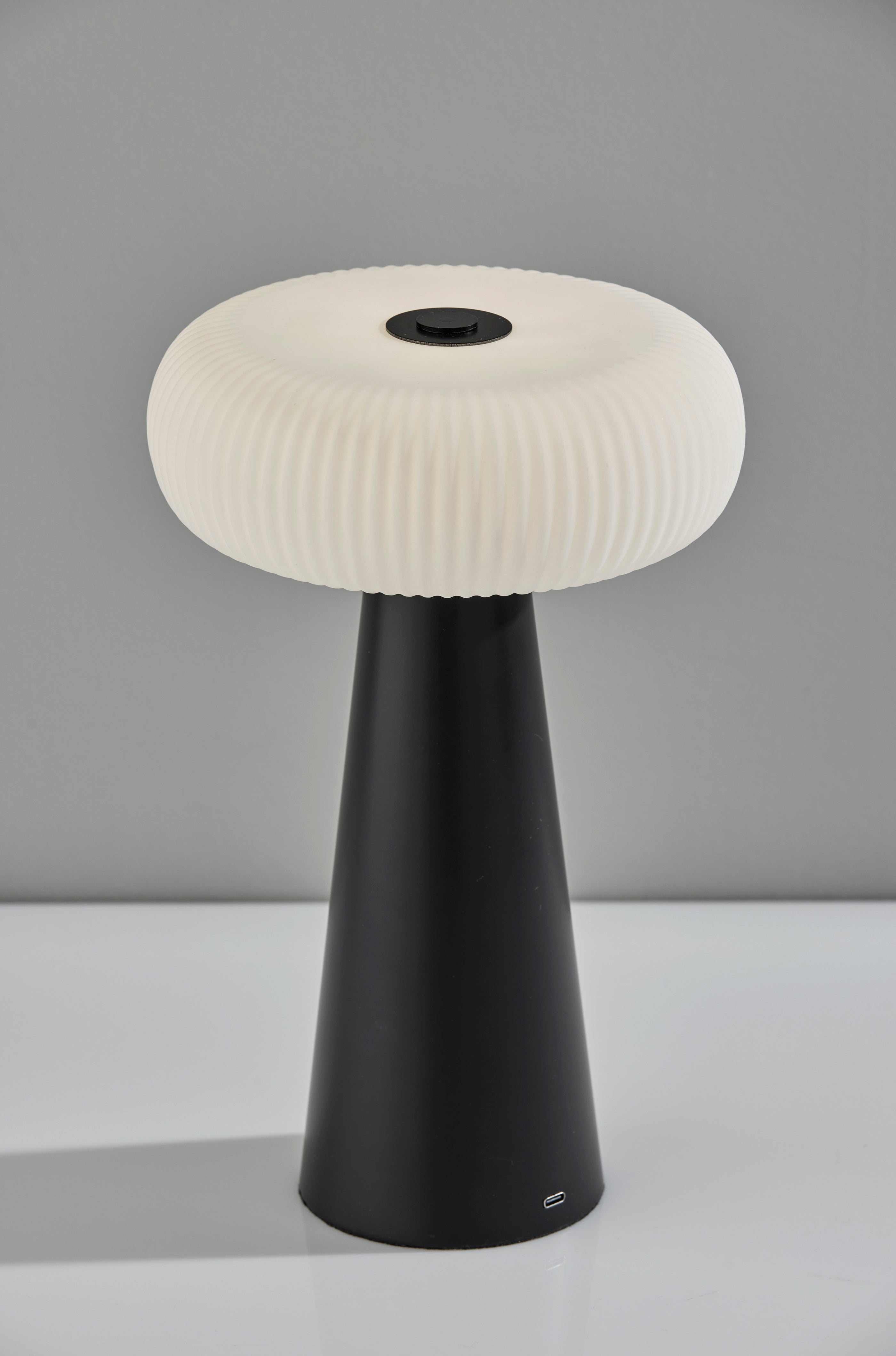 Ozzie LED Cordles Table Lamp