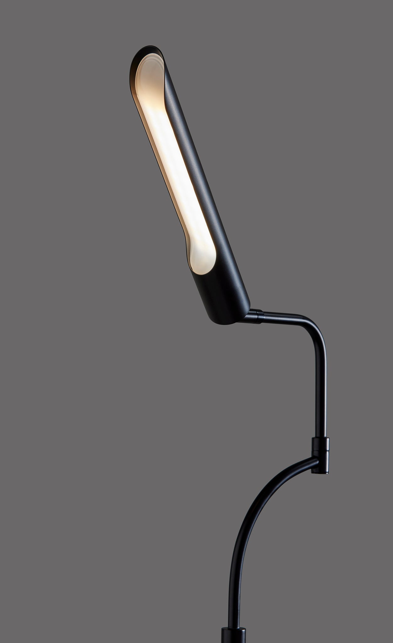 Zane LED Floor Lamp w. Smart Switch- Black