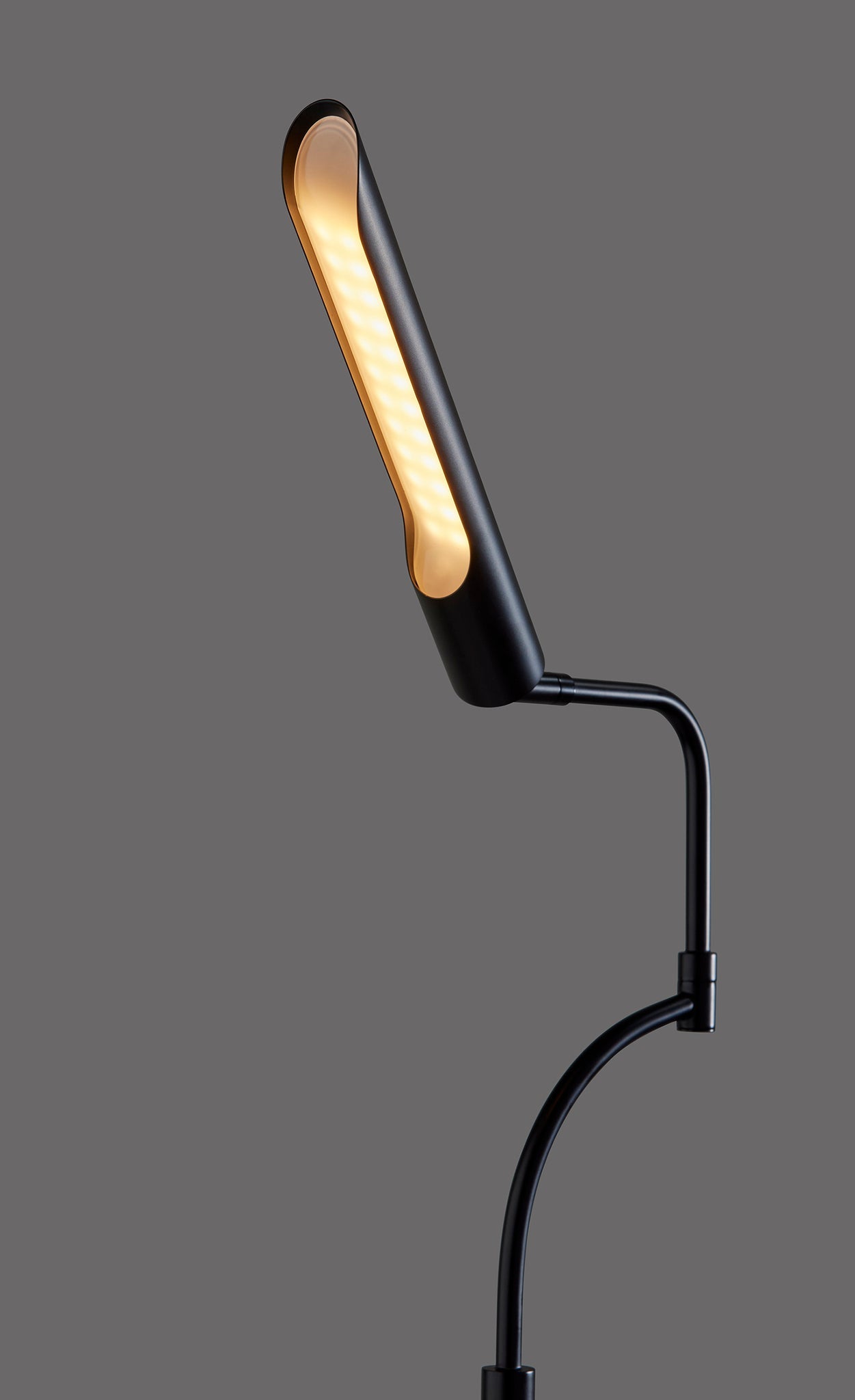 Zane LED Floor Lamp w. Smart Switch- Black