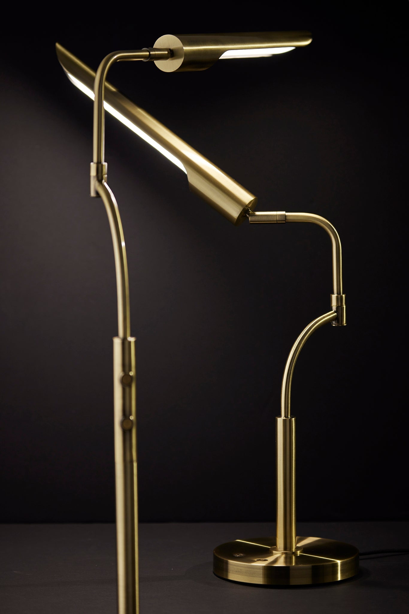 Zane LED Floor Lamp w. Smart Switch- Antique Brass