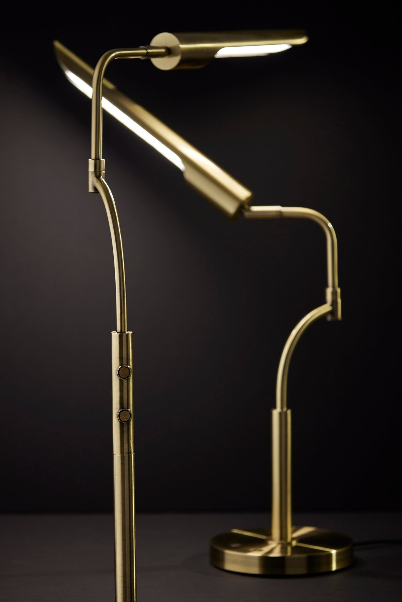 Zane LED Floor Lamp w. Smart Switch- Antique Brass