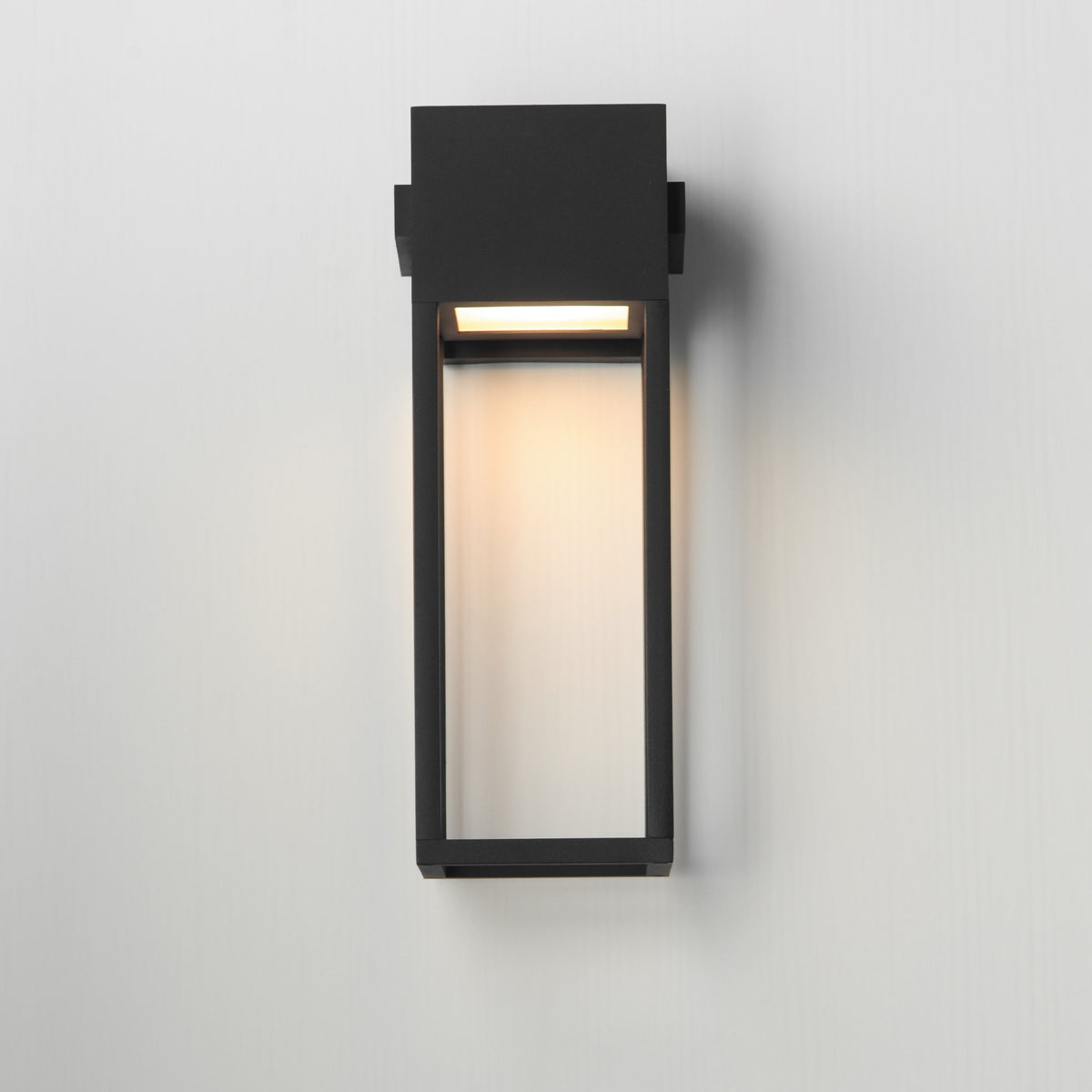 Strand VX 18" Outdoor LED Wall Sconce