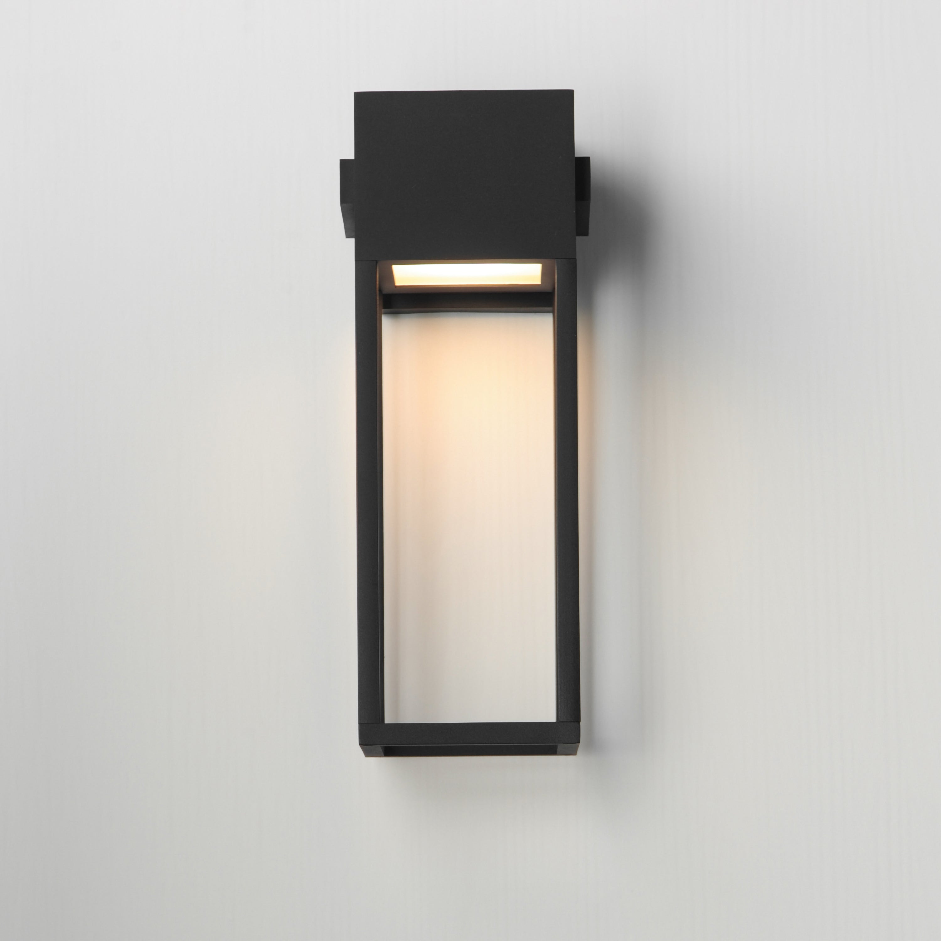 Strand VX 18" Outdoor LED Wall Sconce