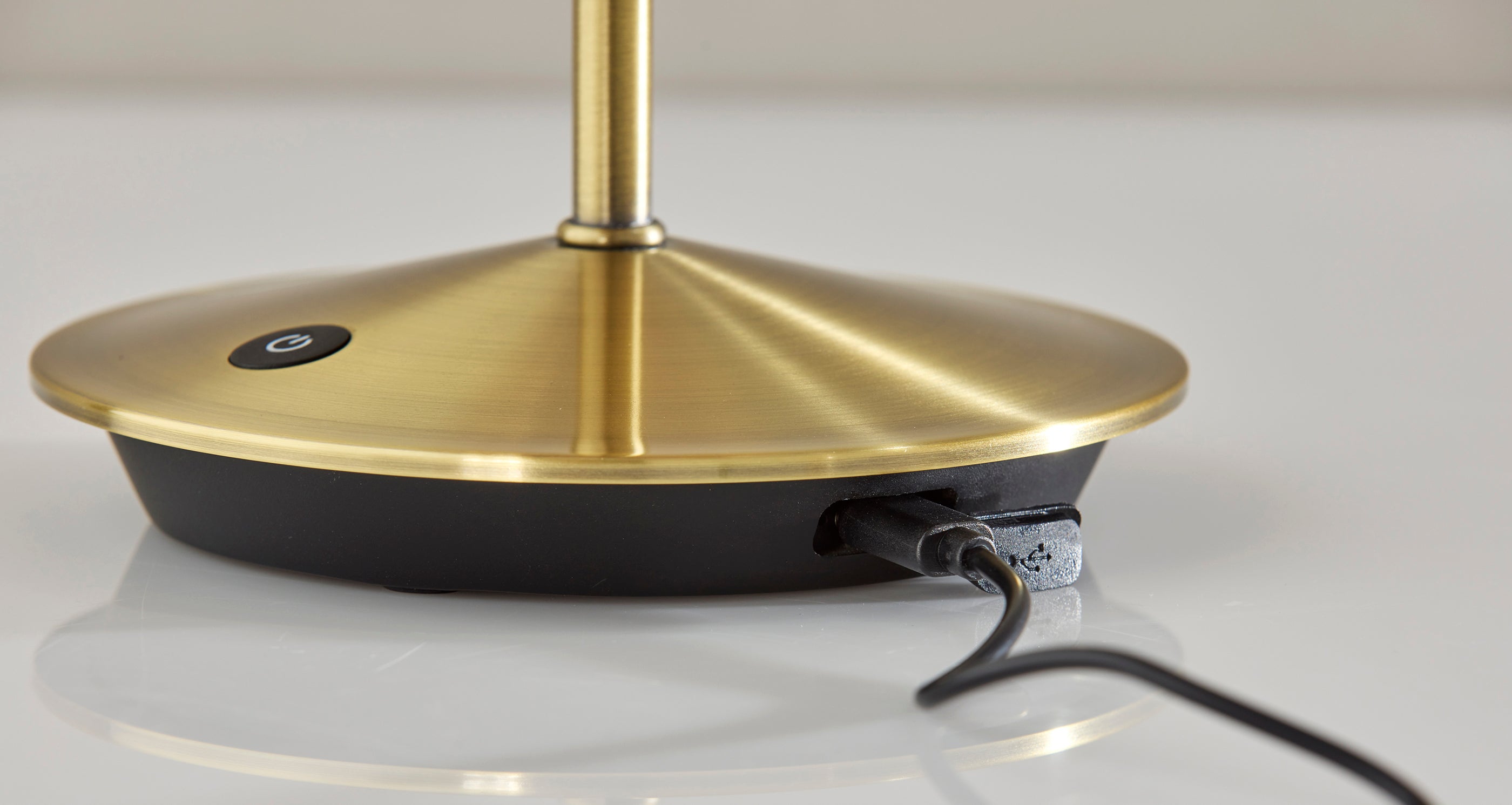 Andy LED Cordles Table Lamp