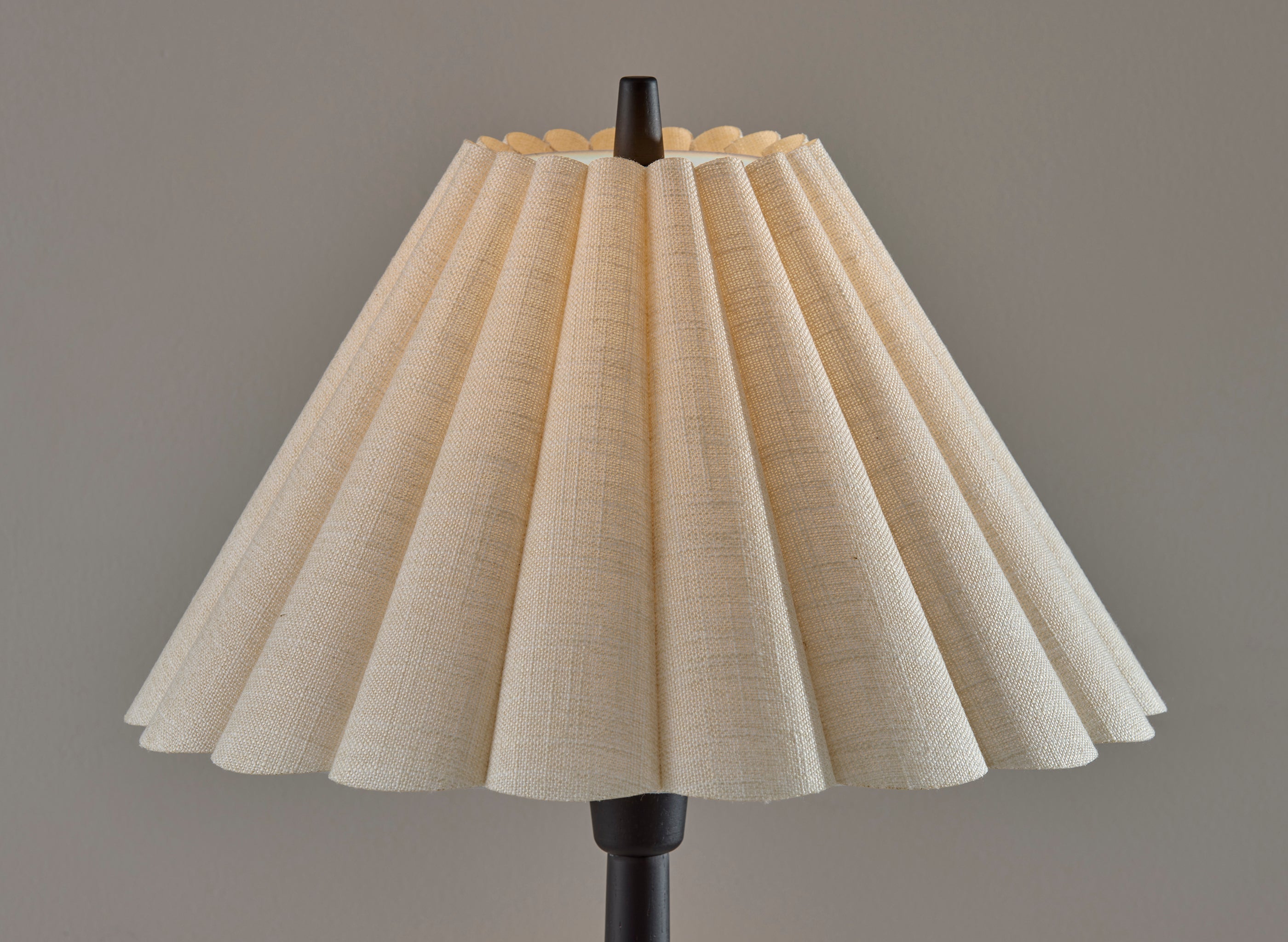 Scallop Table Lamp- Black
