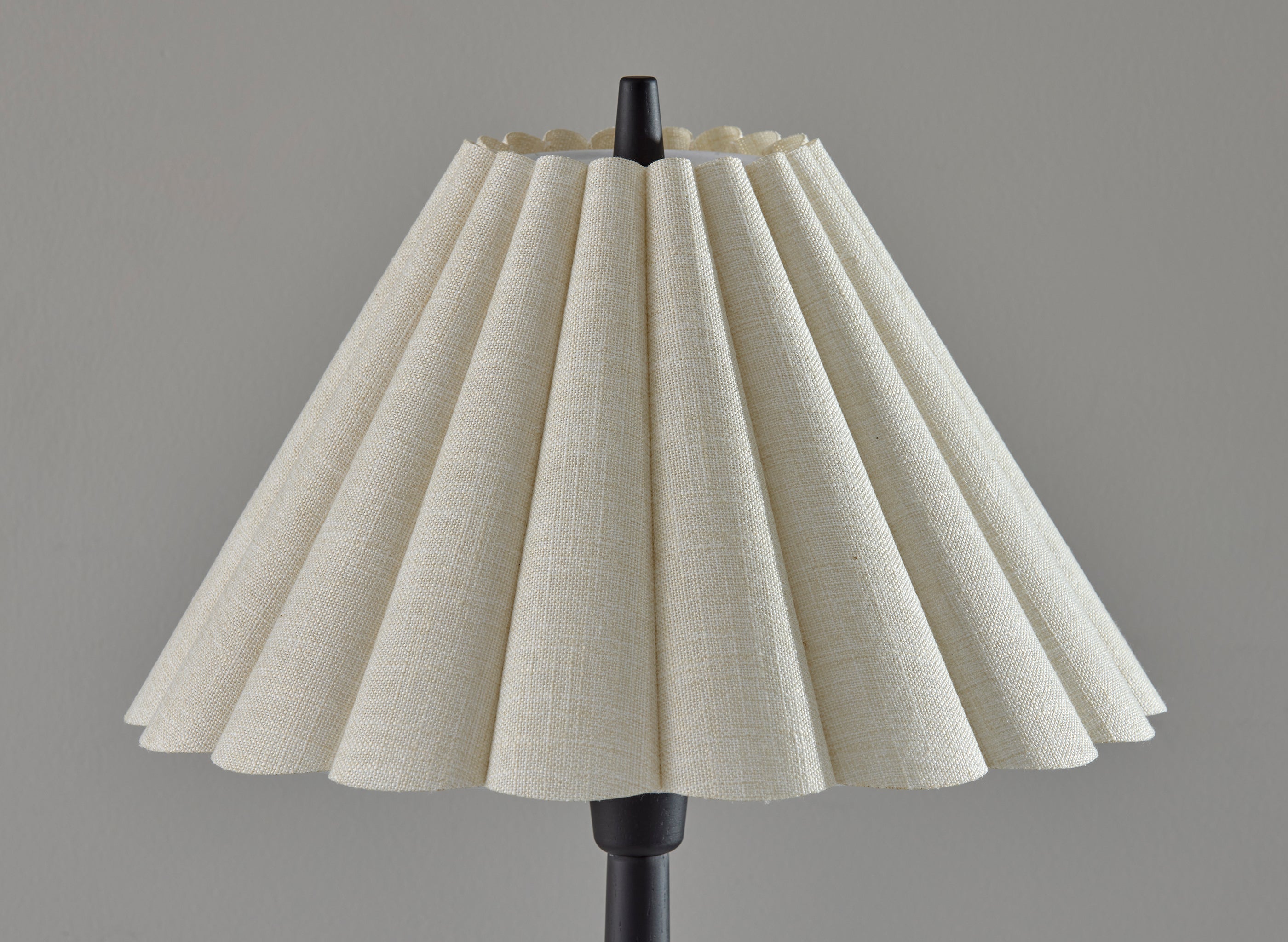 Scallop Table Lamp- Black
