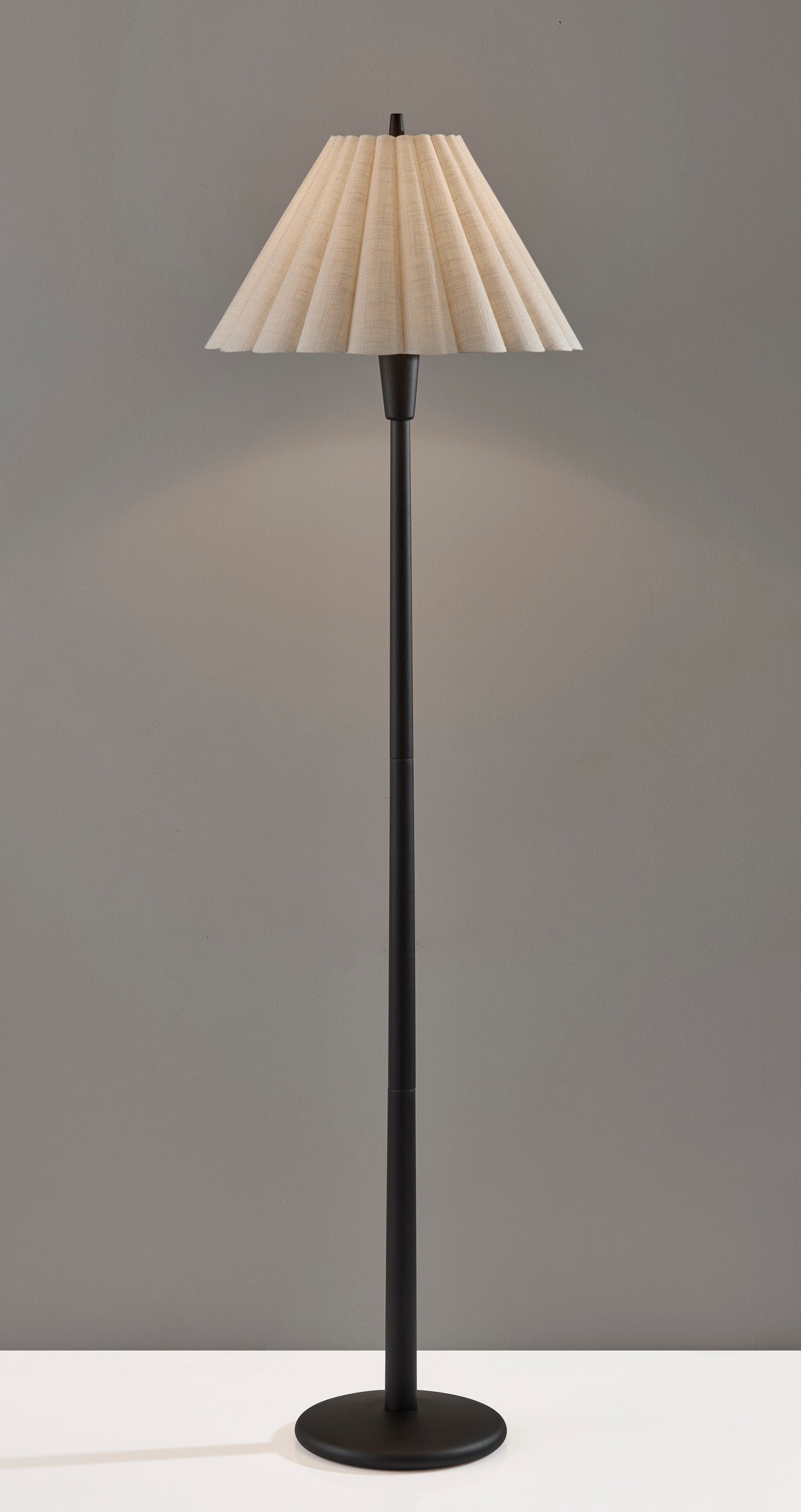 Scallop Floor Lamp- Black