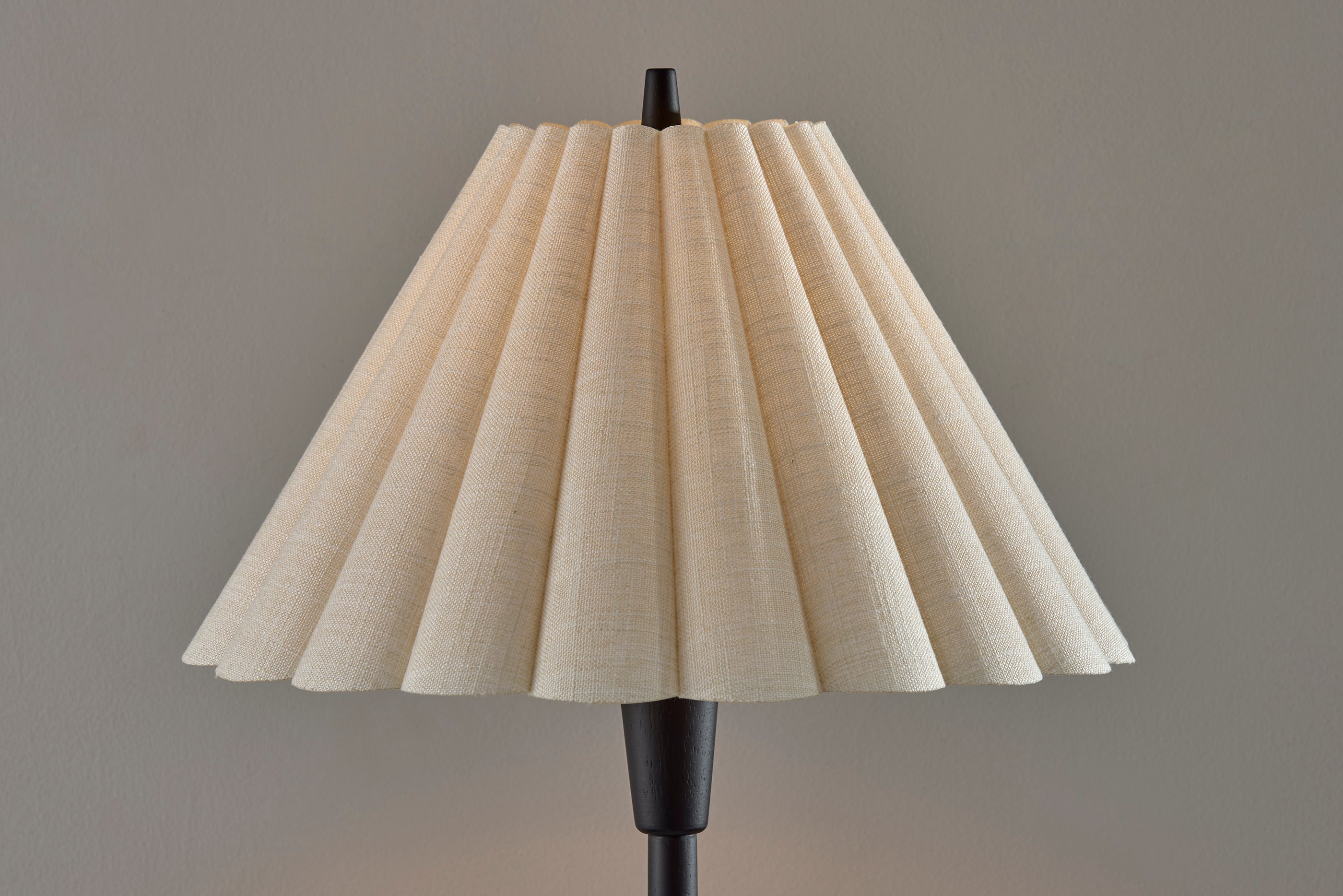 Scallop Floor Lamp- Black