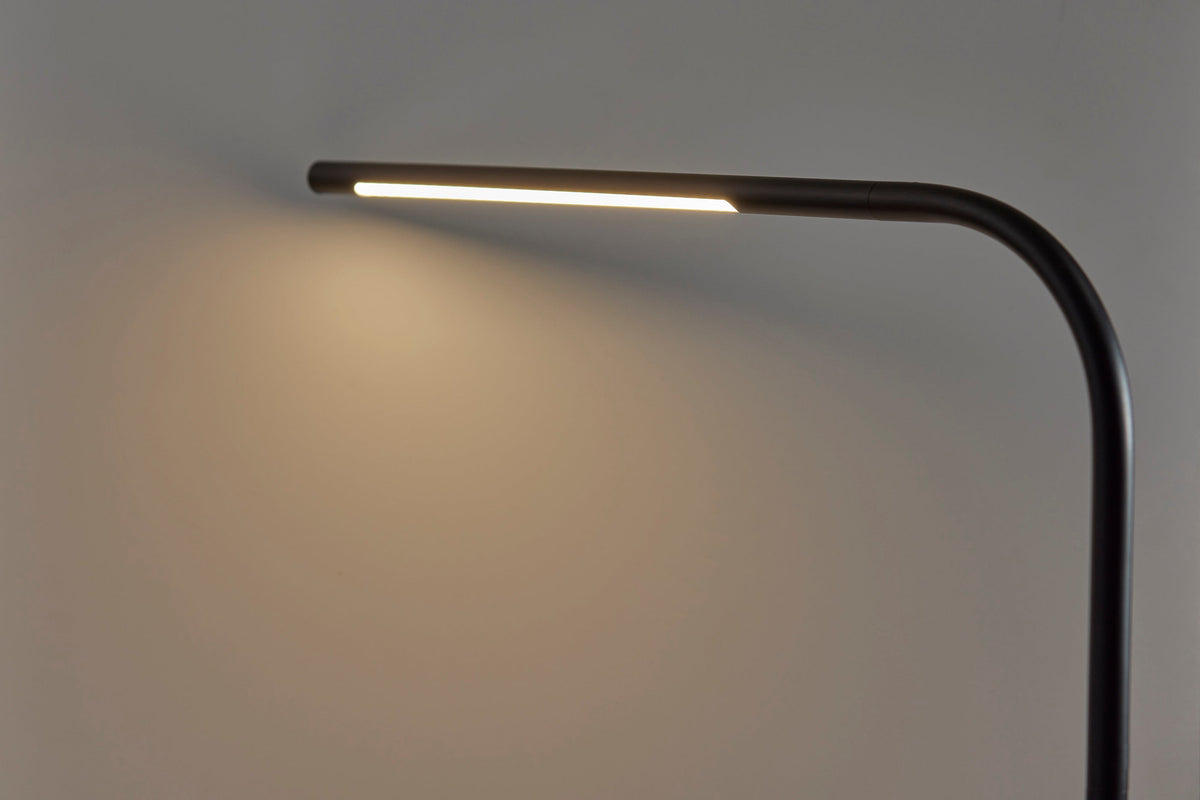 Cullen LED Desk Lamp w. Smart Switch
