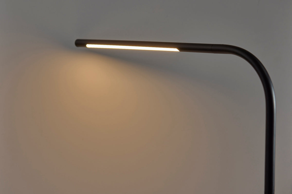 Cullen LED Desk Lamp w. Smart Switch