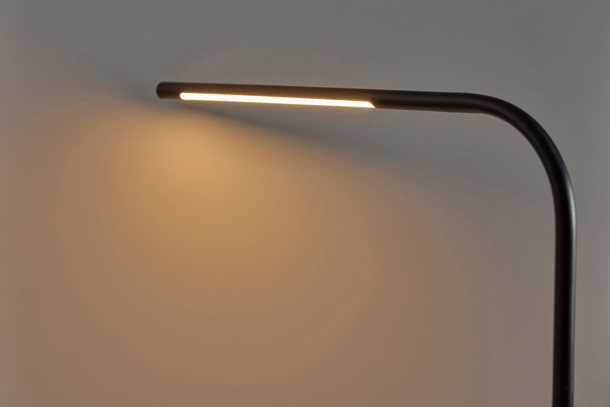 Cullen LED Desk Lamp w. Smart Switch
