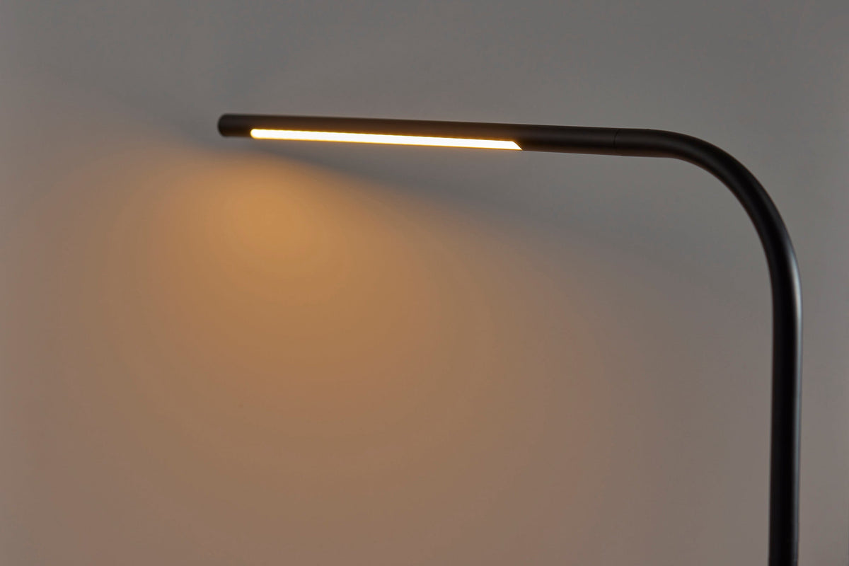 Cullen LED Desk Lamp w. Smart Switch