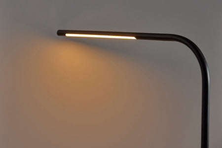 Cullen LED Desk Lamp w. Smart Switch