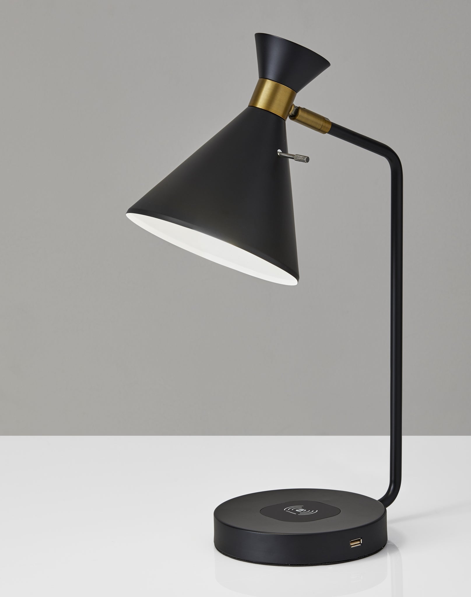 Maxine AdessoCharge Desk Lamp