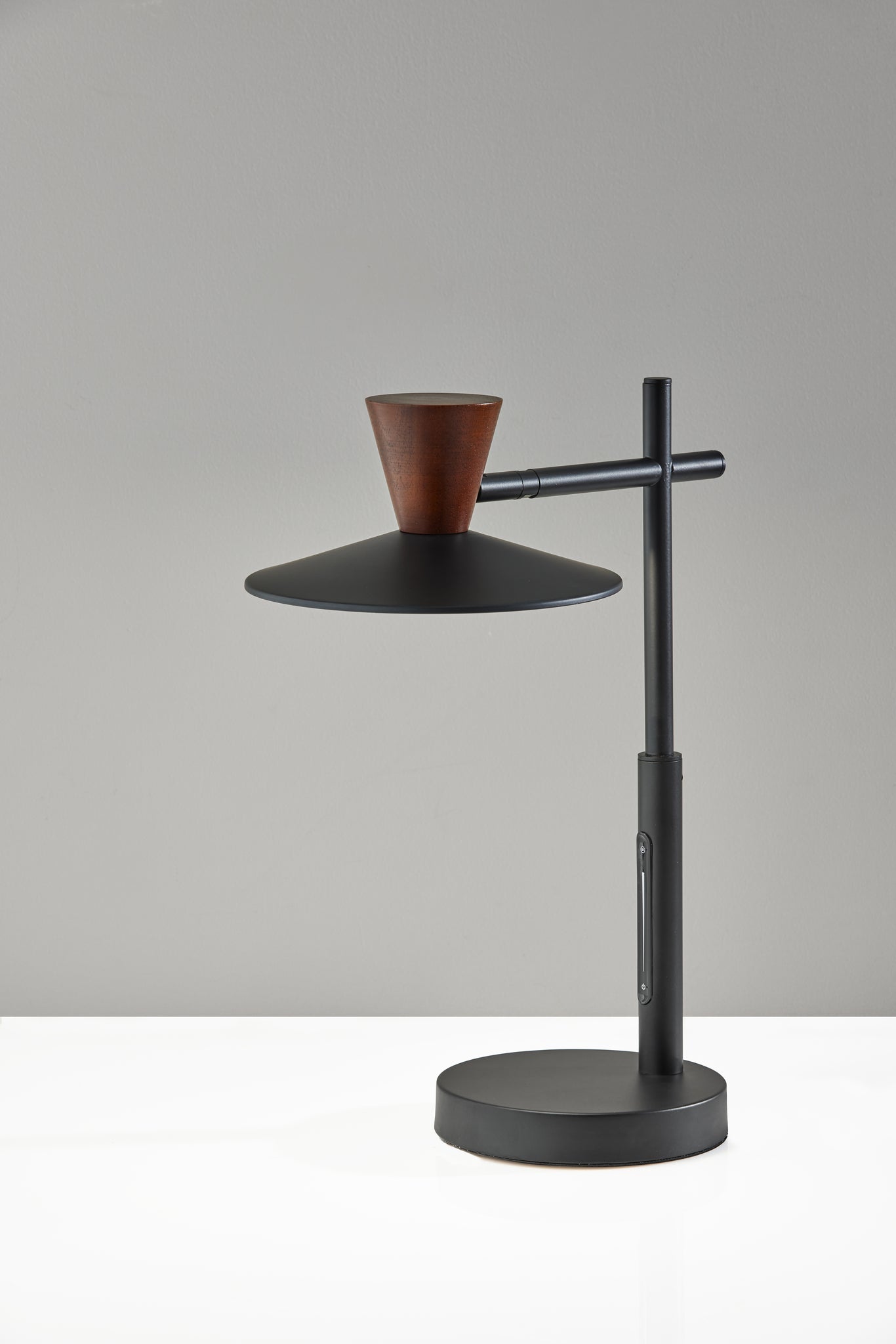 Elmore LED Desk Lamp w. Smart Switch
