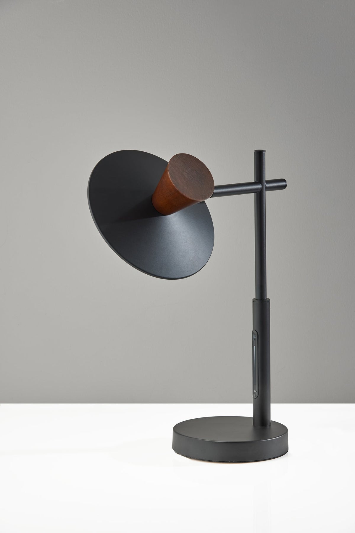 Elmore LED Desk Lamp w. Smart Switch