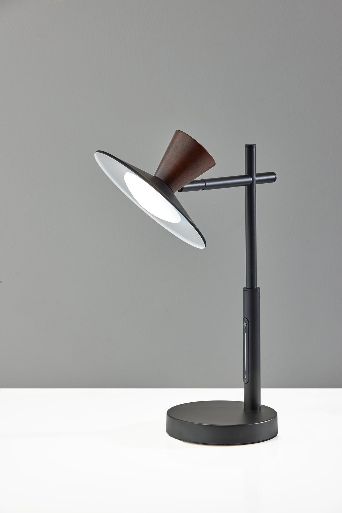 Elmore LED Desk Lamp w. Smart Switch