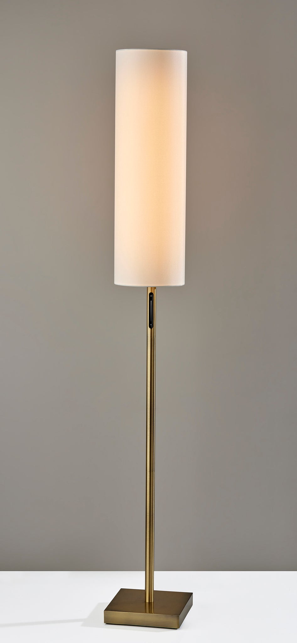 Matilda LED Floor Lamp w. Smart Switch
