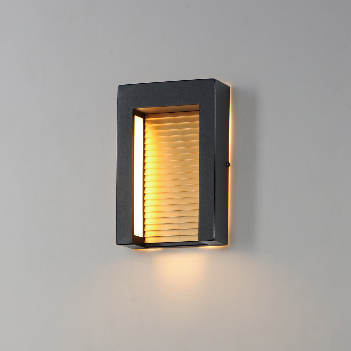 Alcove-Outdoor Wall Mount by ET2