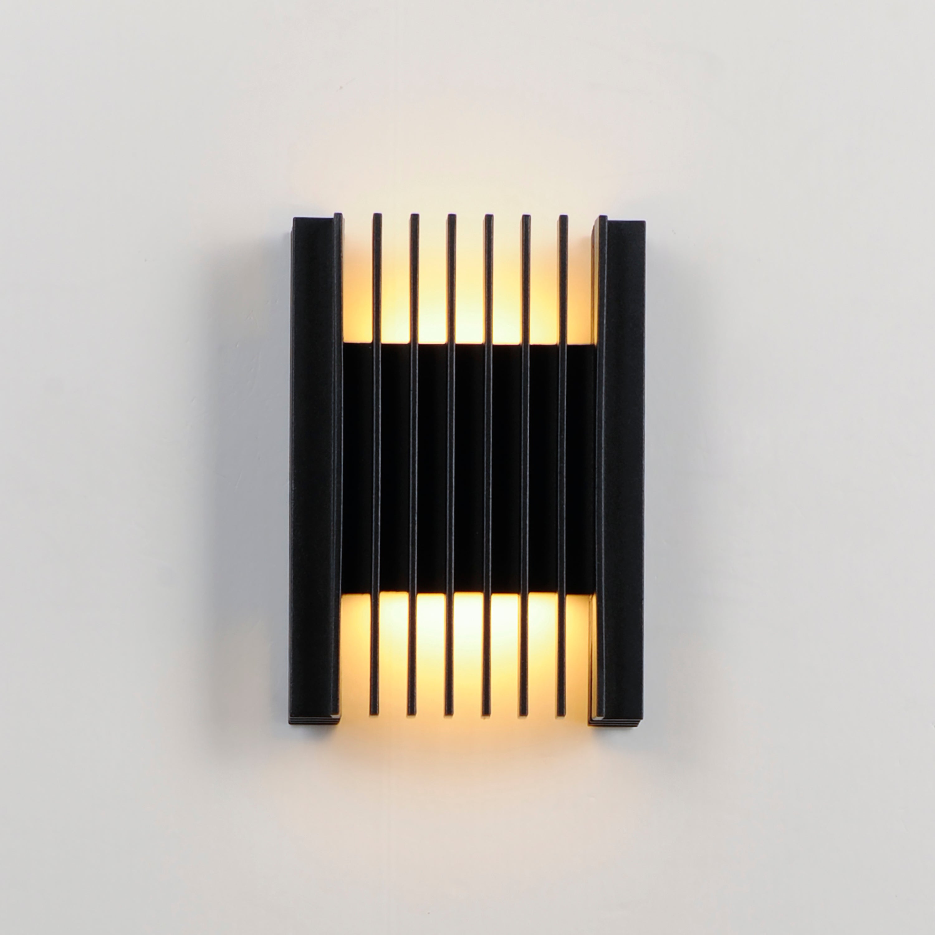Rampart-Outdoor Wall Mount by ET2