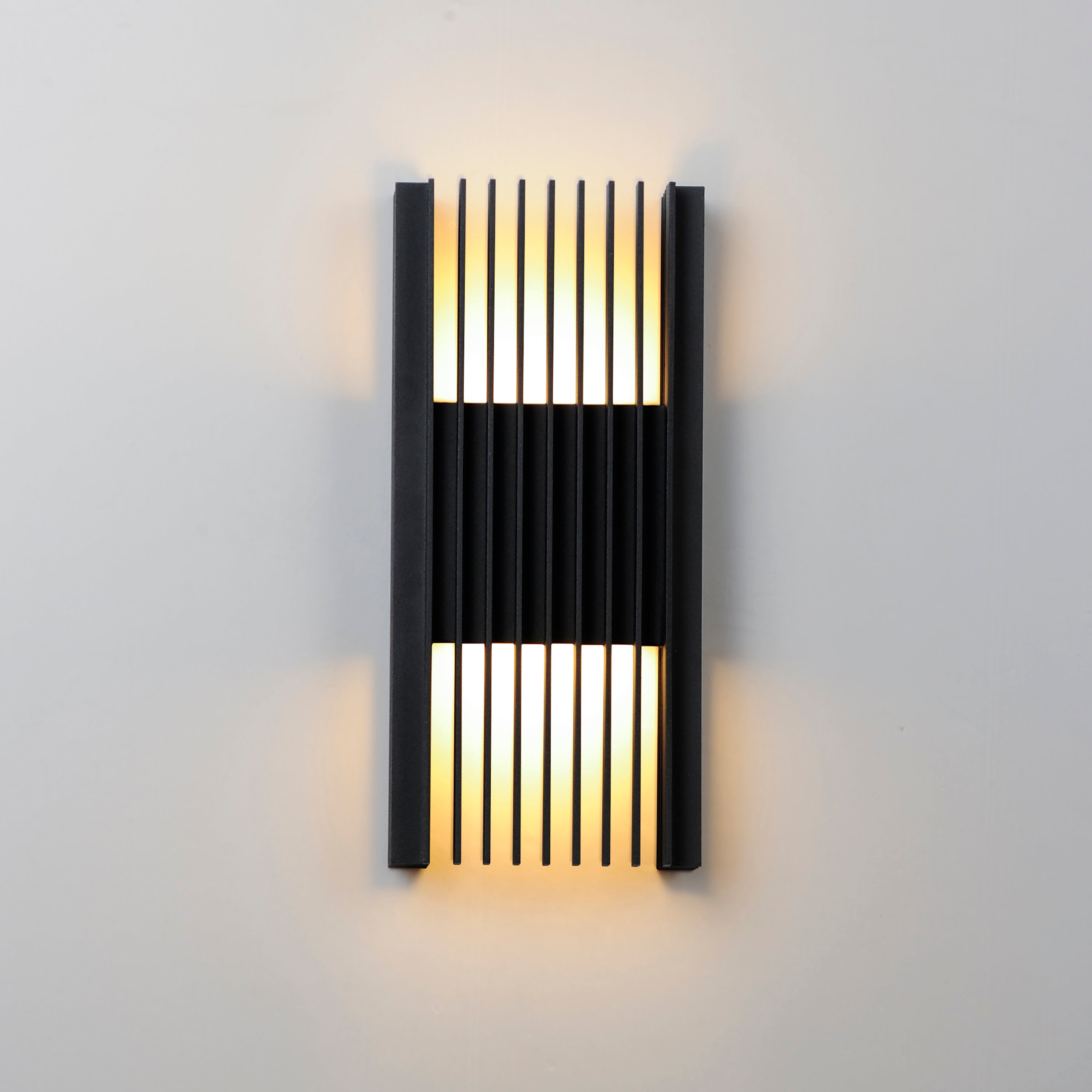 Rampart-Outdoor Wall Mount by ET2