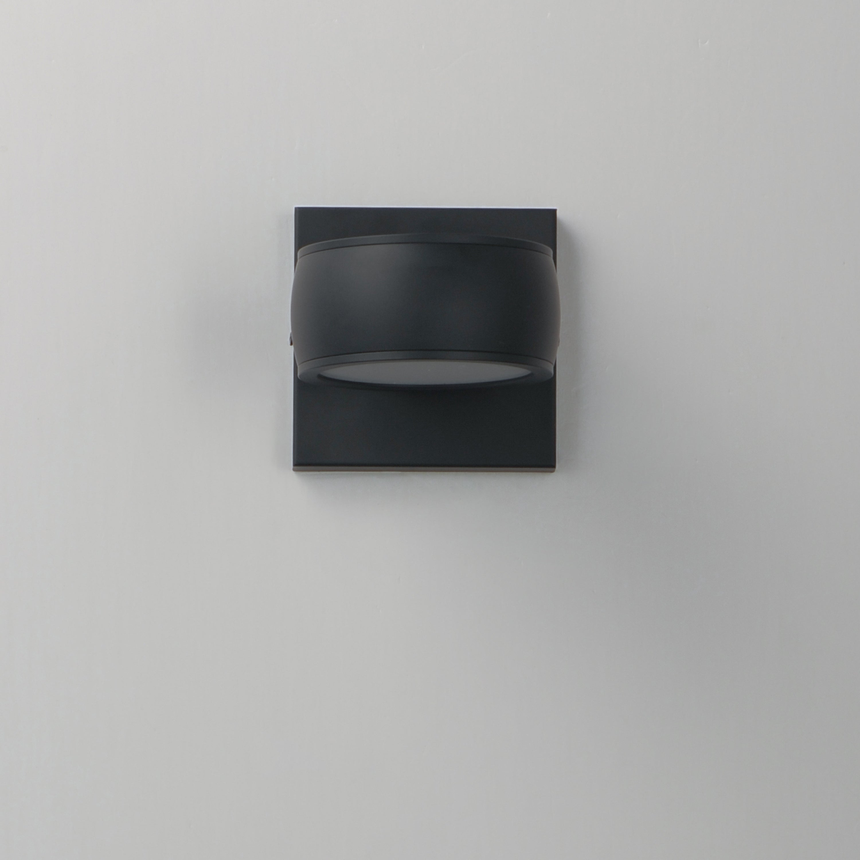 Modular-Outdoor Wall Mount by ET2