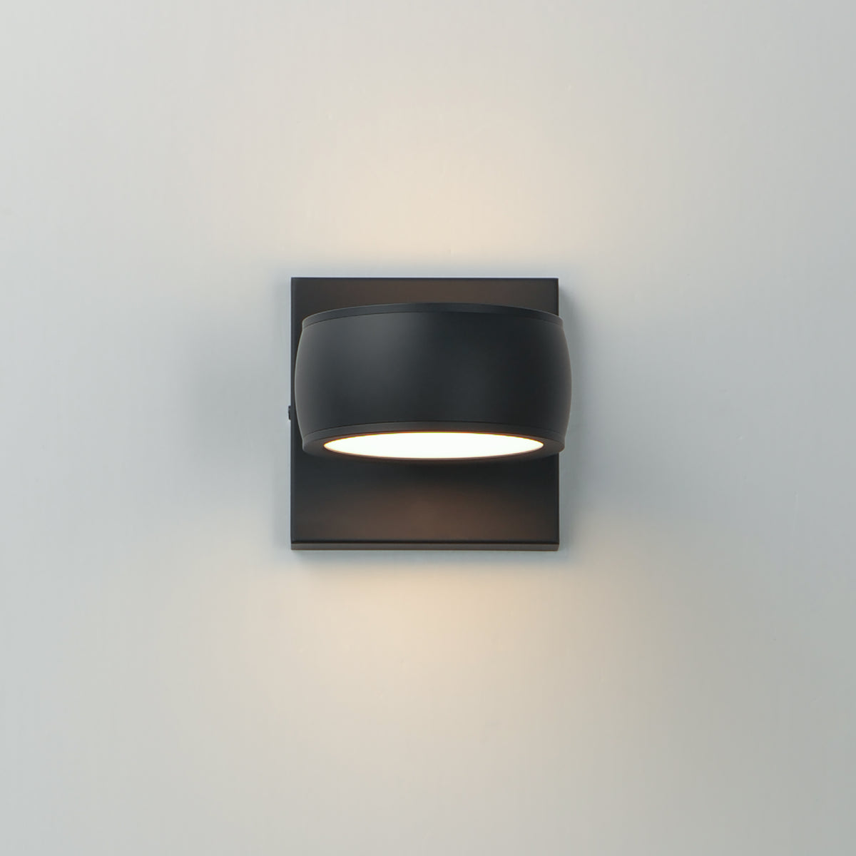 Modular-Outdoor Wall Mount by ET2