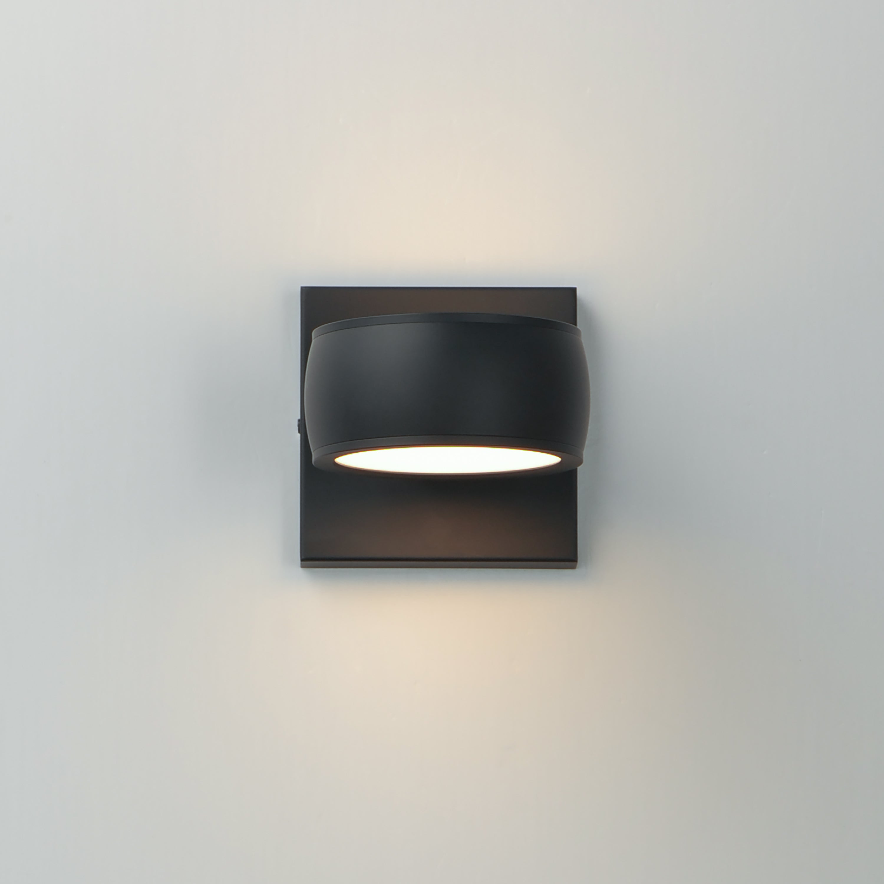 Modular-Outdoor Wall Mount by ET2