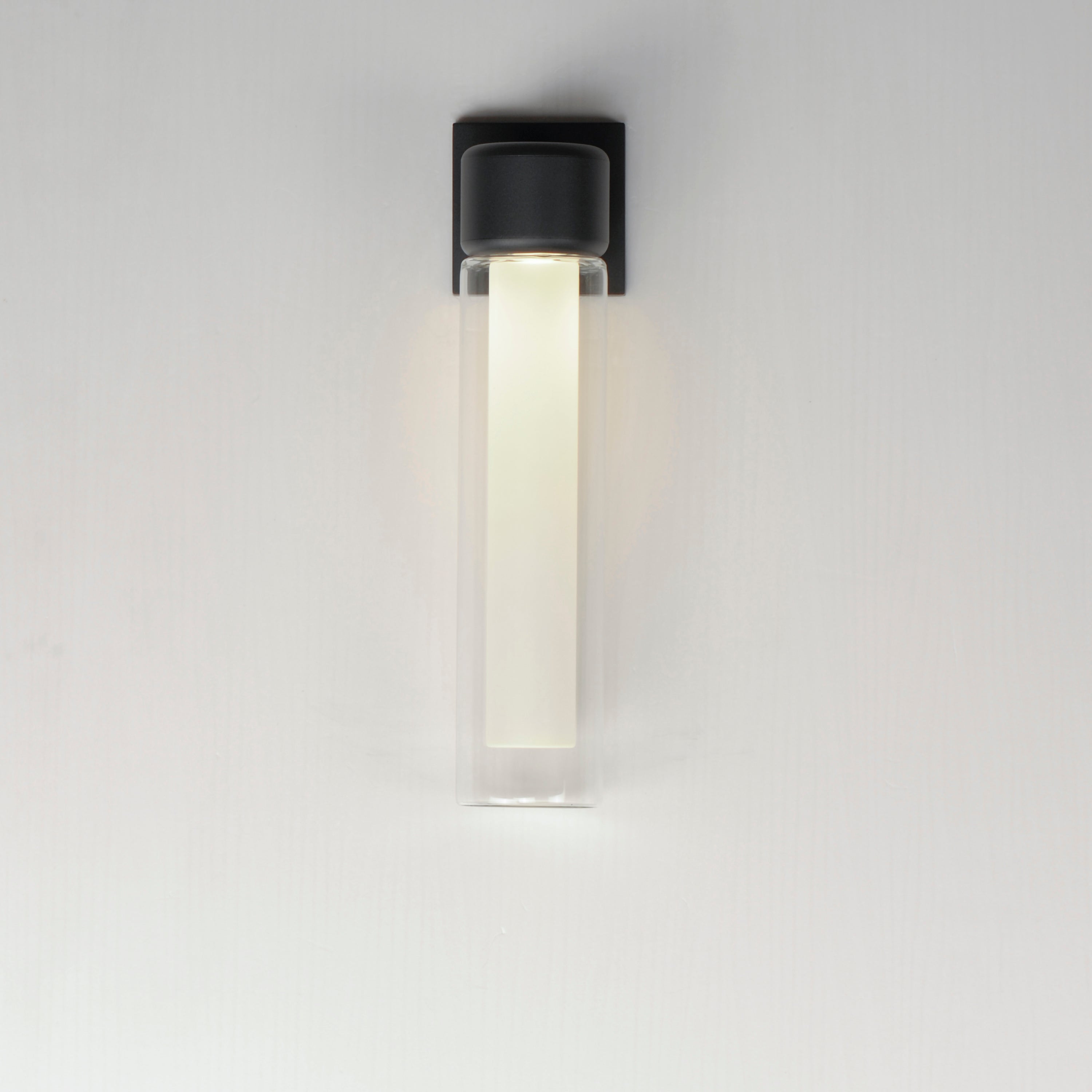 Dram-Outdoor Wall Mount by ET2