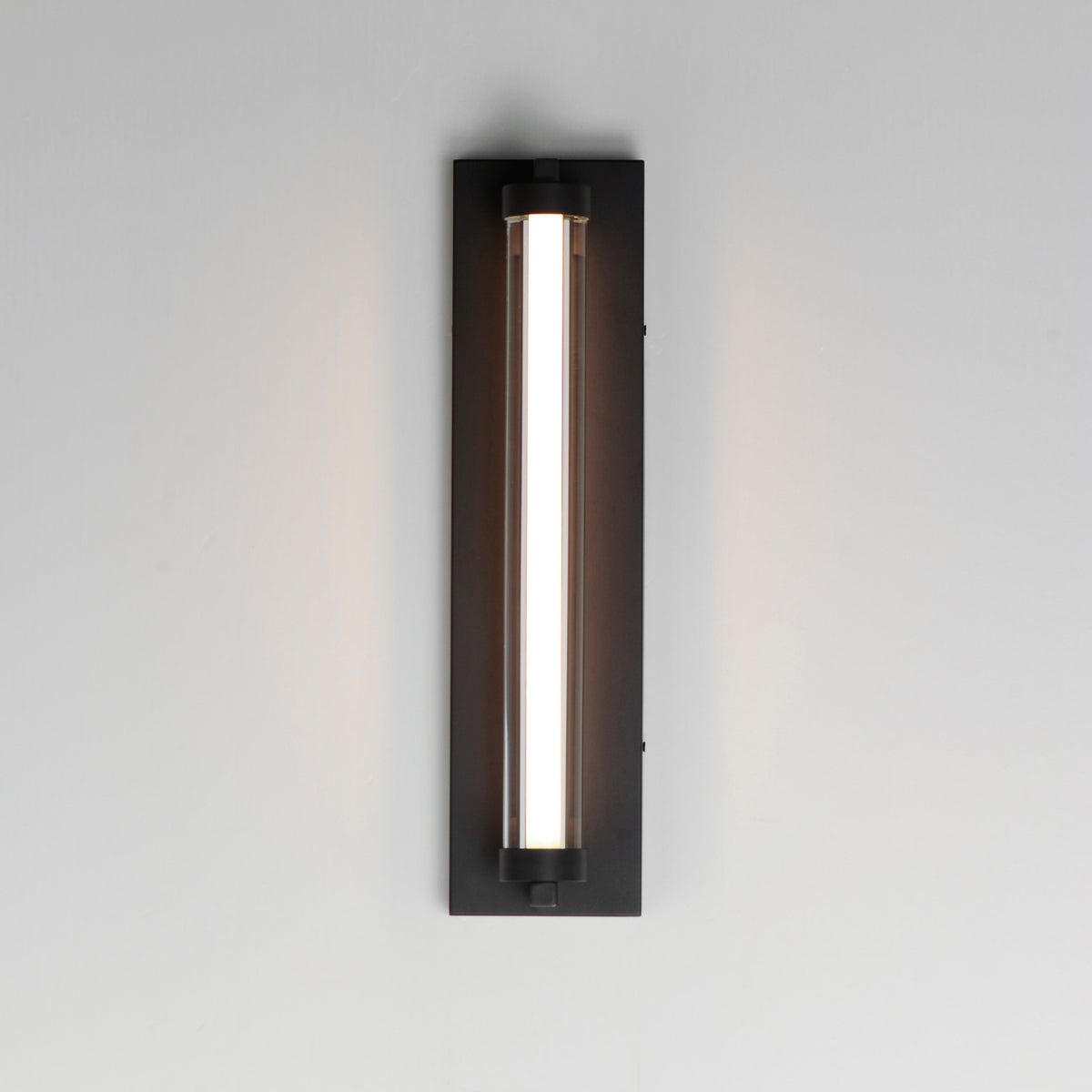 Fuse Outdoor-Outdoor Wall Mount by ET2