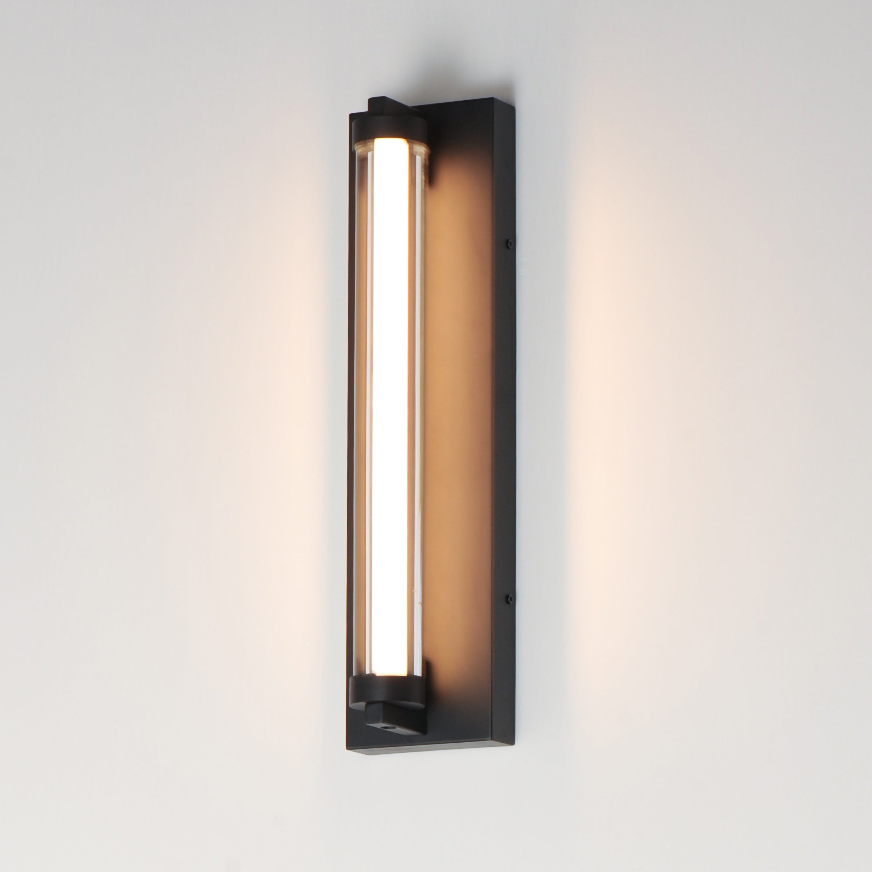 Fuse Outdoor-Outdoor Wall Mount by ET2