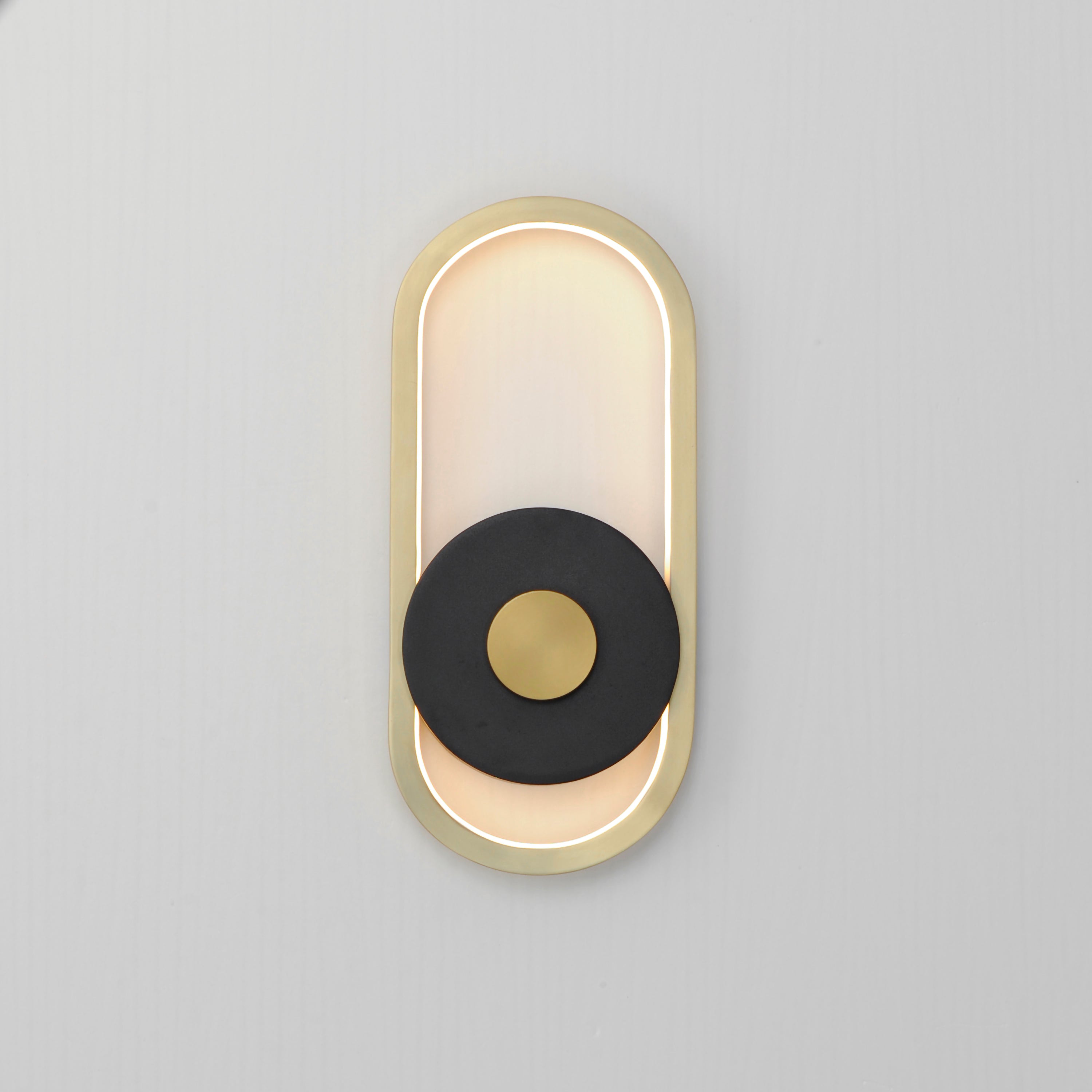 Gravity-Outdoor Wall Mount by ET2