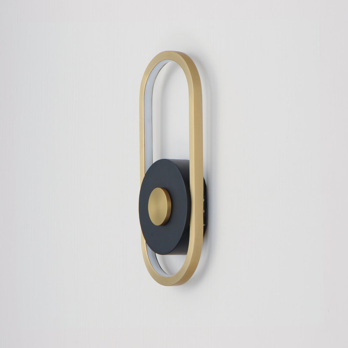 Gravity-Outdoor Wall Mount by ET2