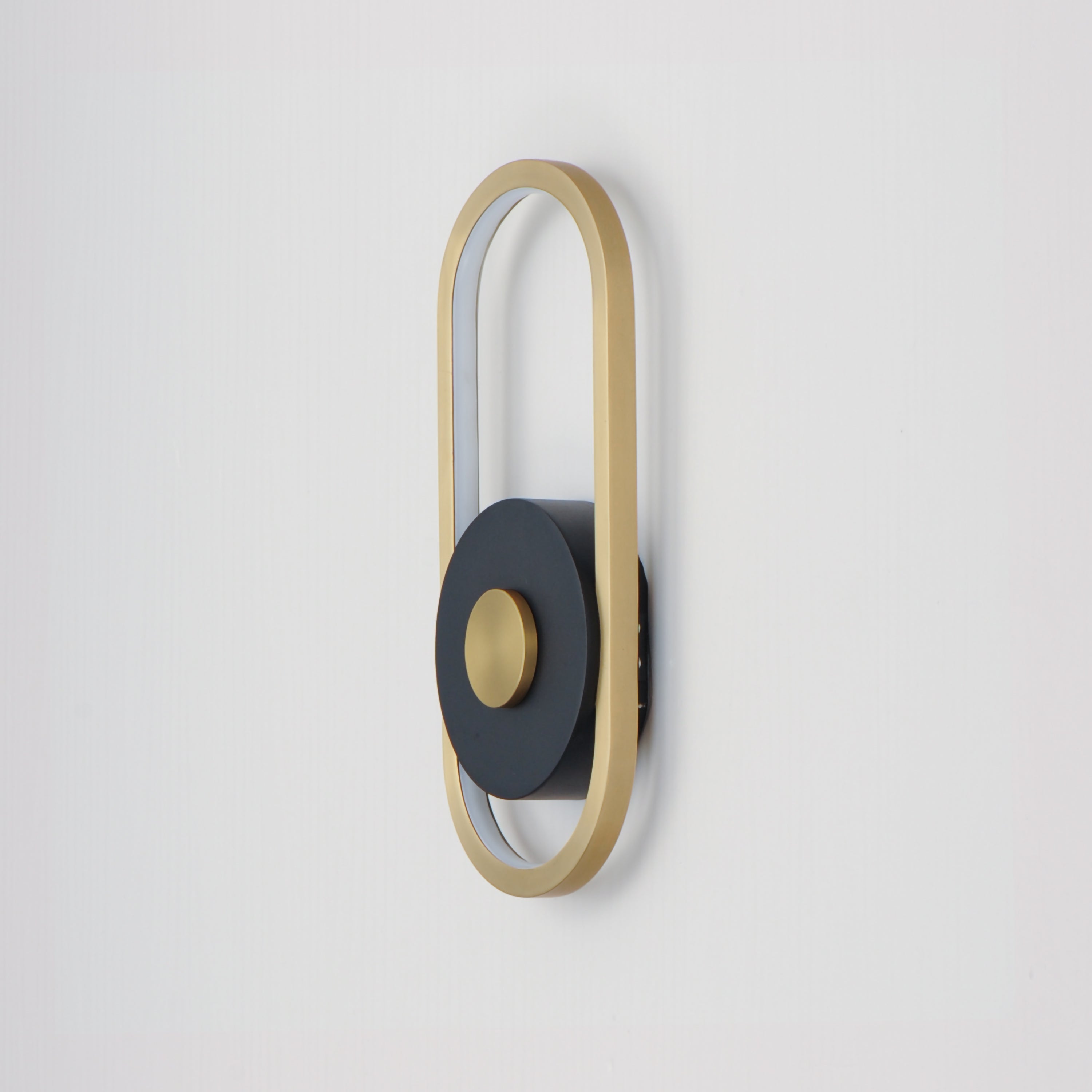 Gravity-Outdoor Wall Mount by ET2
